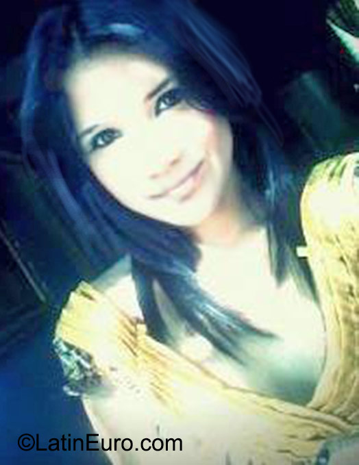 Date this charming Venezuela girl Yinibeth from Caracas VE624