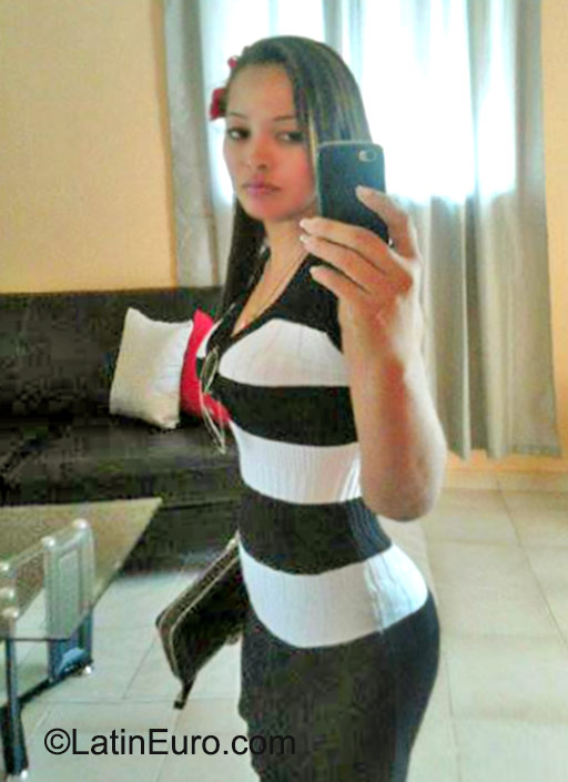 Date this funny Dominican Republic girl Yinet from Santo Domingo DO23138