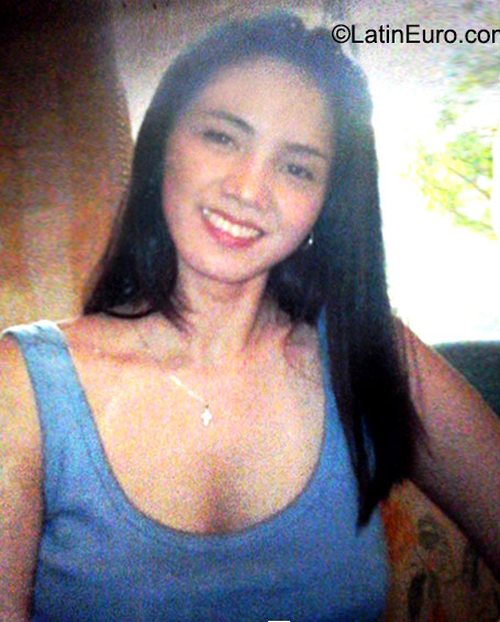 Date this voluptuous Philippines girl Marian from Caloocan PH811