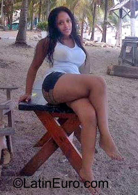 Date this sultry Dominican Republic girl Jenifer from Santo Domingo DO23151