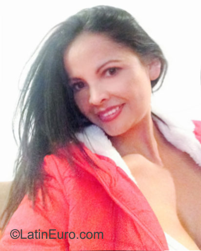 Date this stunning Colombia girl Tatia from Bogota CO18035