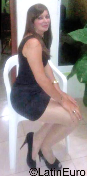 Date this attractive Dominican Republic girl Aliza from La Vega DO26241
