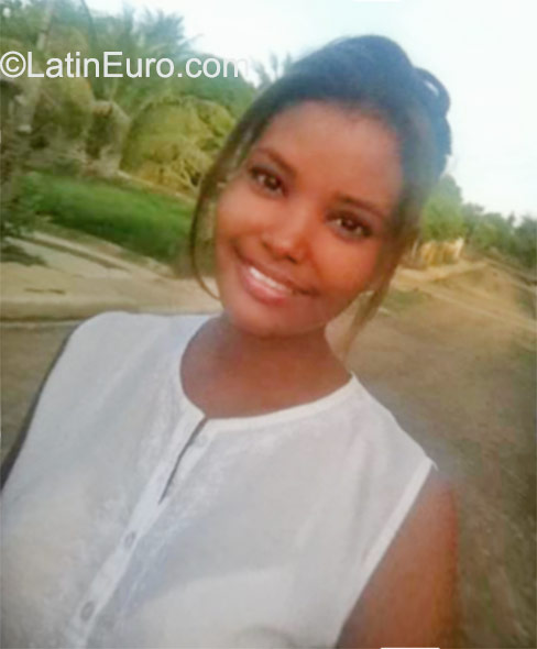 Date this young Dominican Republic girl Zuleika from Santo Domingo DO23580