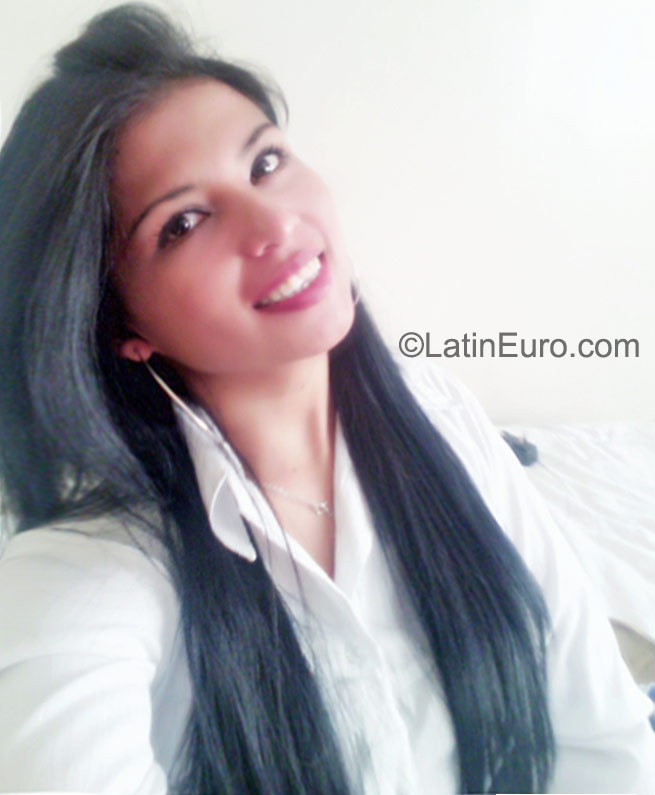 Date this pretty Colombia girl Danna from Bogota CO18165