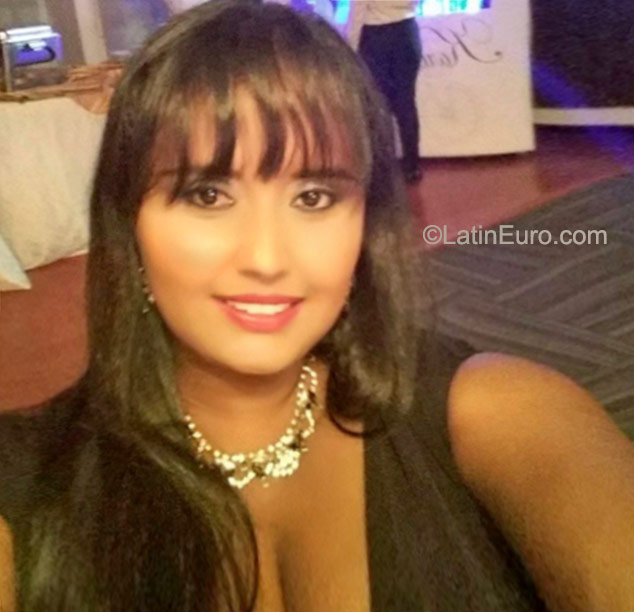 Date this attractive Panama girl Indira from Panama City PA728