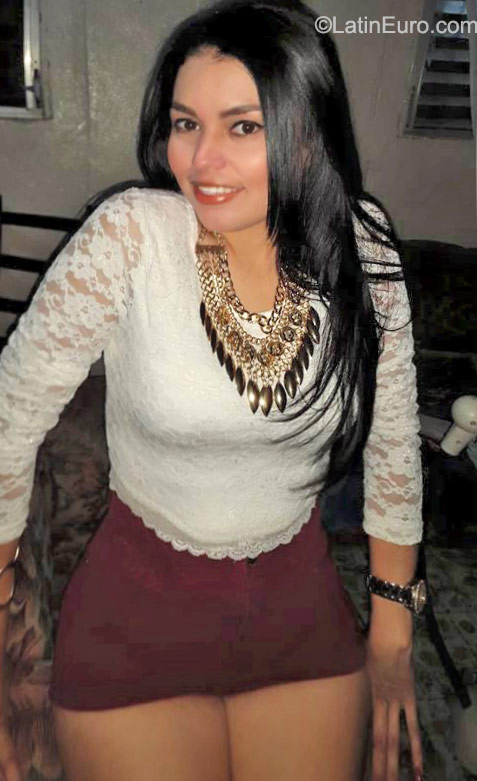 Date this good-looking Honduras girl Luci from San Pedro Sula HN1771