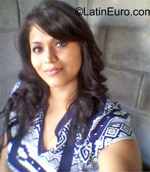 Date this pretty Honduras girl Delmi from Tegucigalpa HN1772