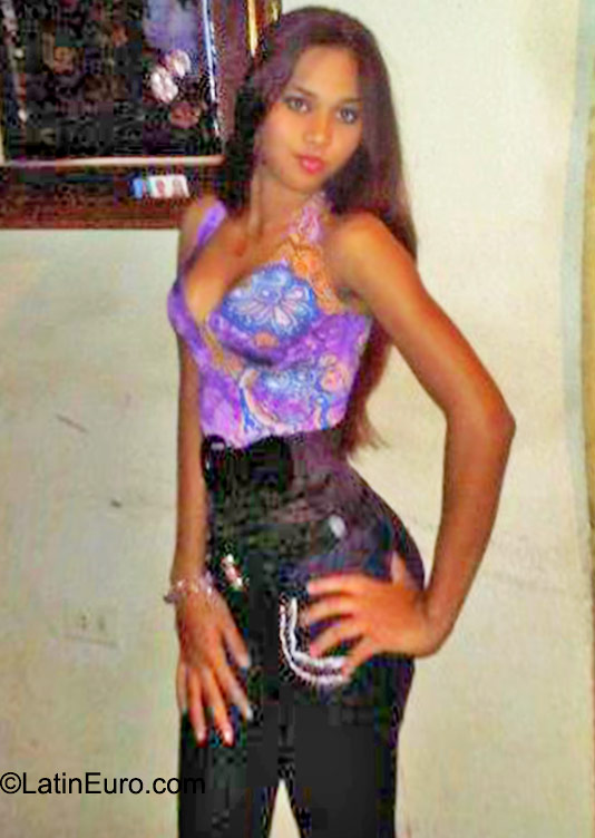Date this beautiful Dominican Republic girl Andrea from Santo Domingo DO23633