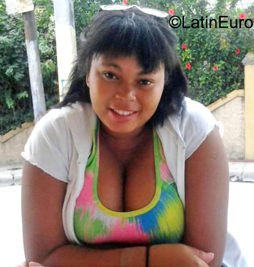Date this sultry Dominican Republic girl Sirenita from Santo Domingo DO23636