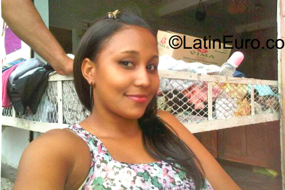 Date this beautiful Dominican Republic girl Nathaly from Santo Domingo DO23638