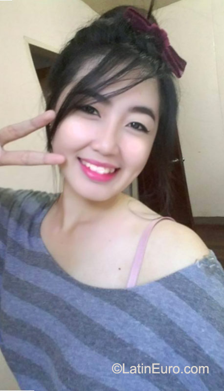 Date this georgeous Philippines girl Daniela from Manila PH827
