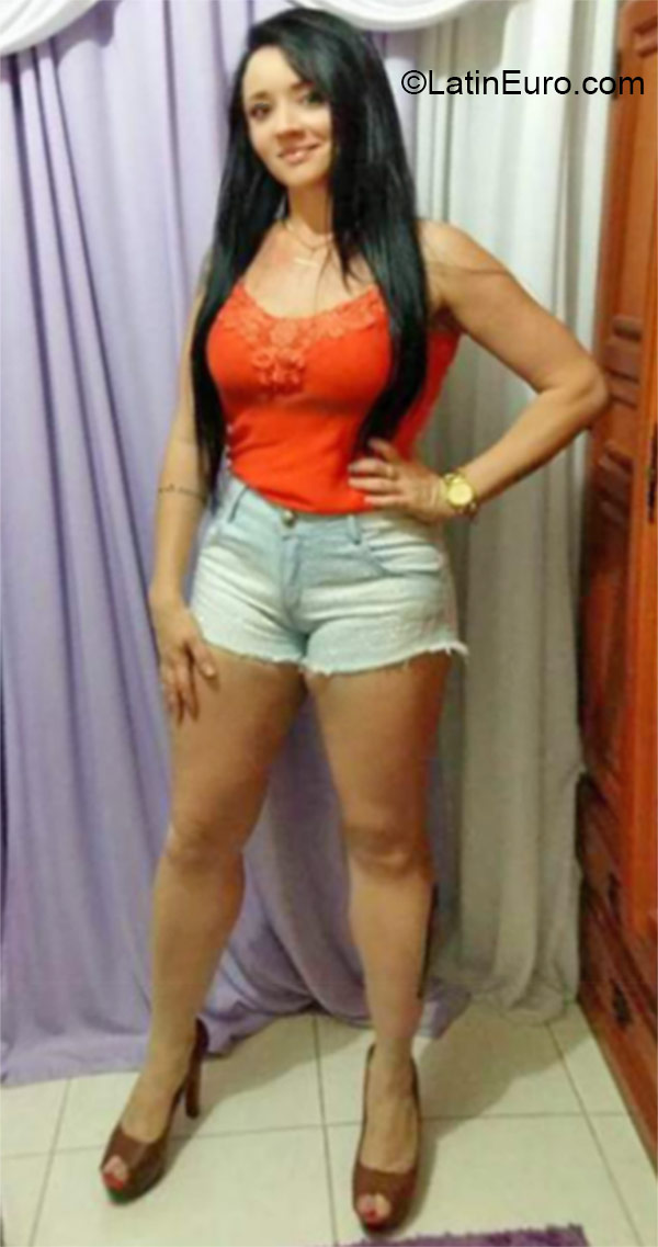 Date this athletic Brazil girl Barbara from Rio De Janeiro BR9525