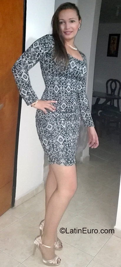 Date this attractive Colombia girl Yuliana from Manizales CO18371
