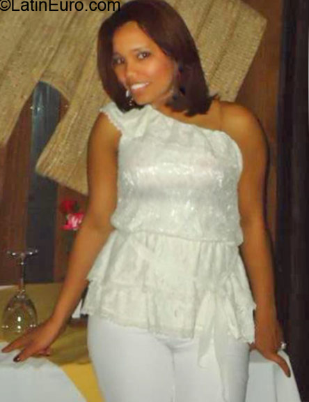 Date this charming Dominican Republic girl Rudelanie from Santo Domingo DO24174