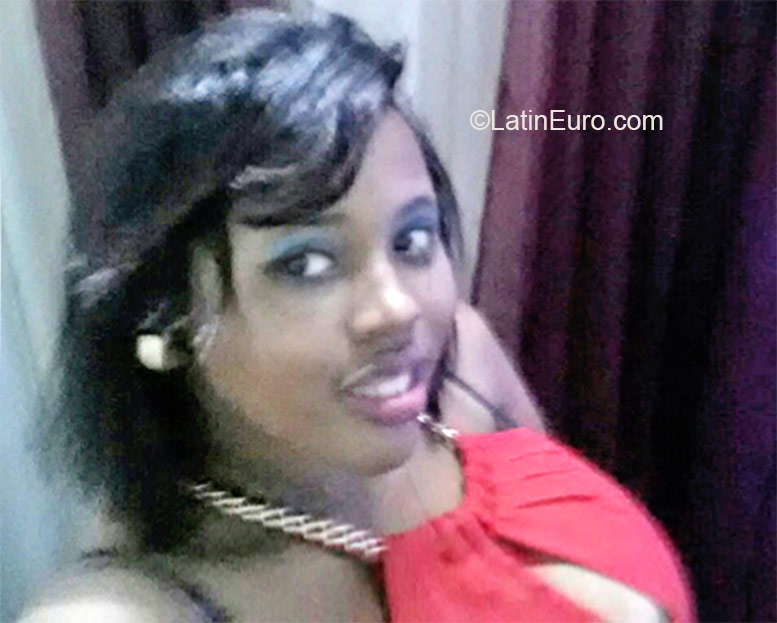 Date this good-looking Dominican Republic girl Genesis from Santo Domingo DO24177