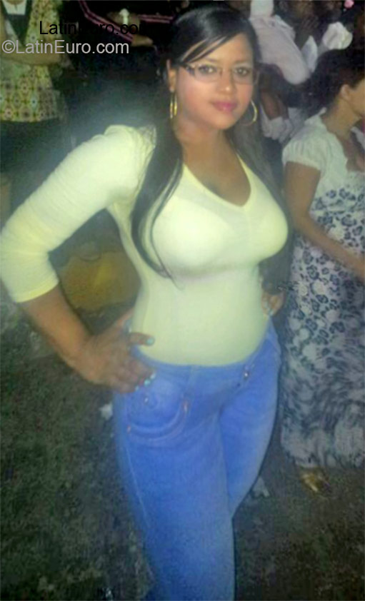 Date this foxy Dominican Republic girl Patricia from Santo Domingo DO24178
