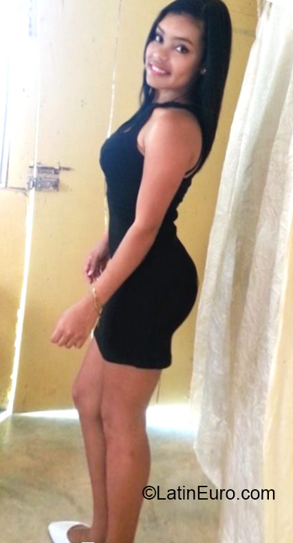 Date this hot Dominican Republic girl Deysie from Barahona DO24185