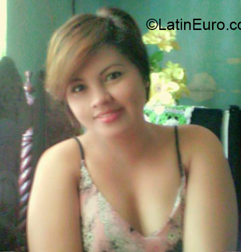 Date this passionate Philippines girl Caran from Manila PH860