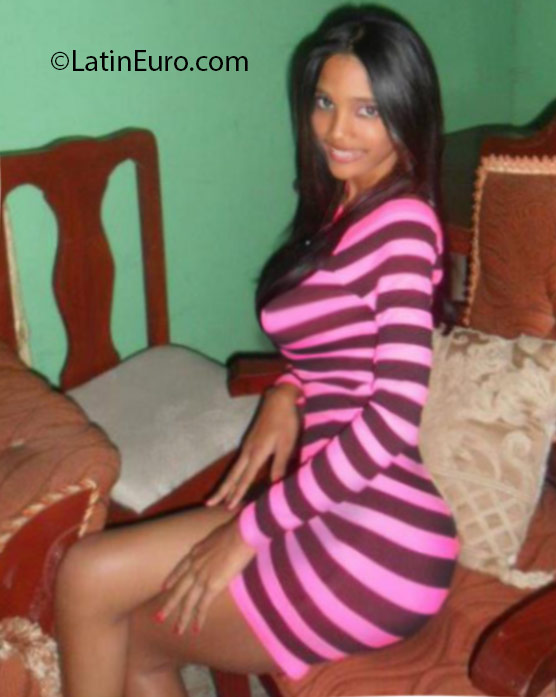 Date this delightful Dominican Republic girl Albenia from Santo Domingo DO24917