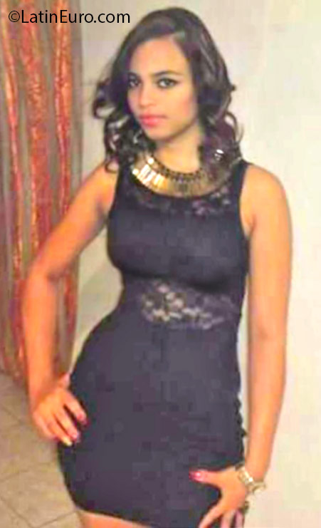 Date this hard body Dominican Republic girl Nachel from La Vega DO25446