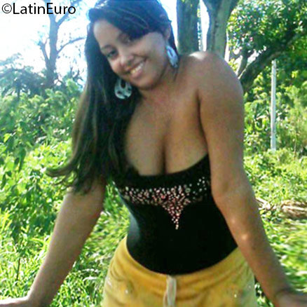 Date this stunning Dominican Republic girl Yuberry from La Vega DO25511