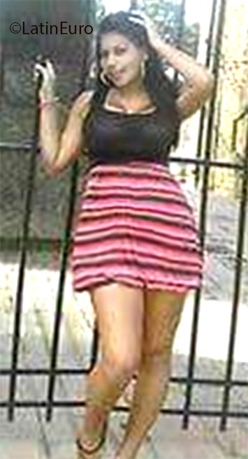 Date this georgeous Colombia girl Indrid from Cucuta CO18862
