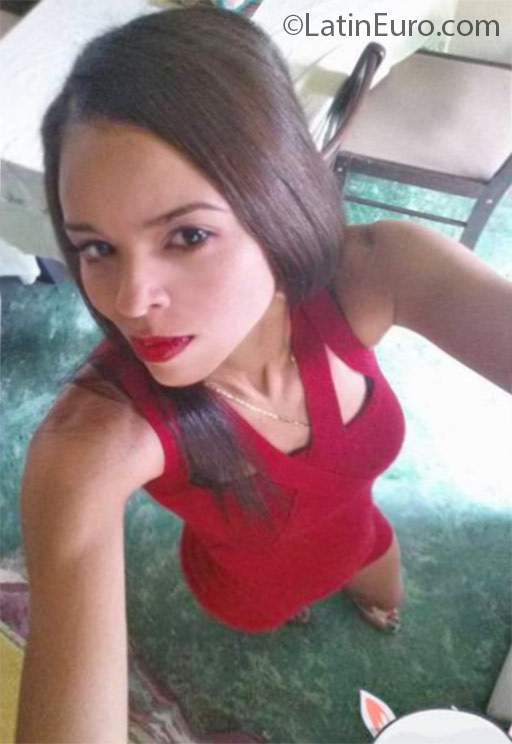 Date this athletic Dominican Republic girl Ana from Santiago DO25612