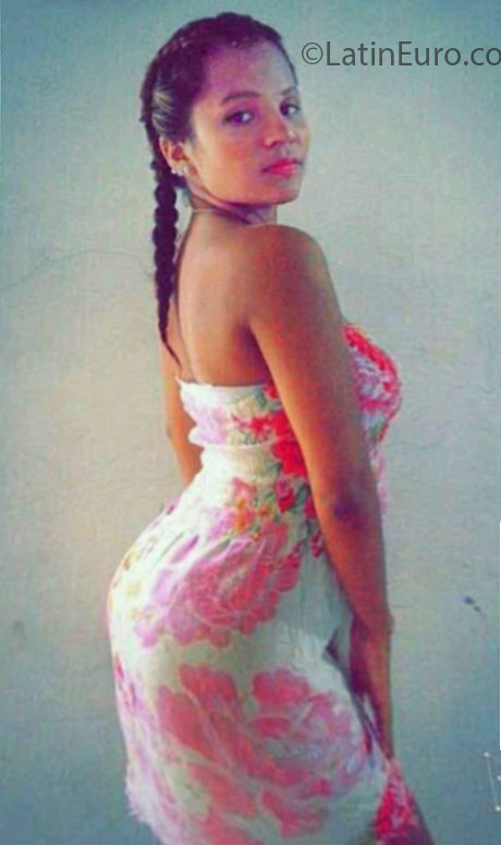 Date this attractive Colombia girl Brenda from Cartagena CO18951