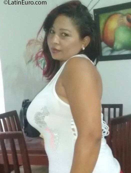 Date this sultry Colombia girl Yanelis from Cartagena CO18963
