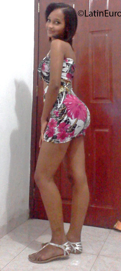 Date this pretty Dominican Republic girl Madelin from San Cristobal DO25831
