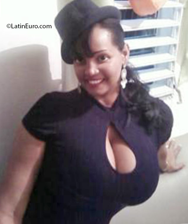Date this exotic Dominican Republic girl Aida from Santiago DO25842
