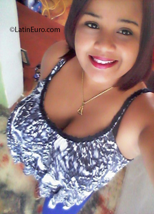Date this attractive Dominican Republic girl Ricaurie from La Romana DO25856