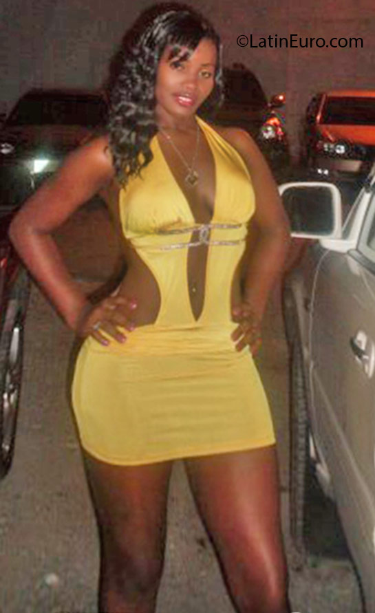 Date this attractive Jamaica girl Raquel from Kingston JM2316