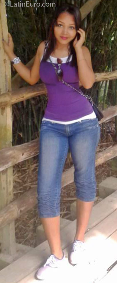 Date this pretty Honduras girl PRETTYANDLOVING from La Ceiba HN2195