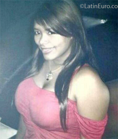Date this sensual Dominican Republic girl Wally from Santo Domingo DO25878