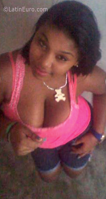 Date this nice looking Dominican Republic girl Stephany from Santiago DO25927