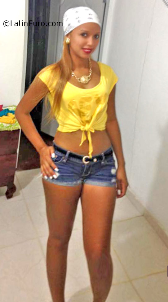 Date this nice looking Dominican Republic girl Dalinia from Puerto Plata DO25941