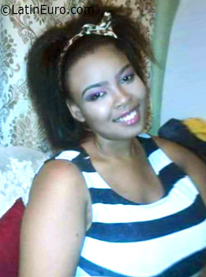 Date this good-looking Jamaica girl Whitney from Kingston JM2323