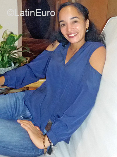 Date this passionate Dominican Republic girl Anny from Santo Domingo DO25971
