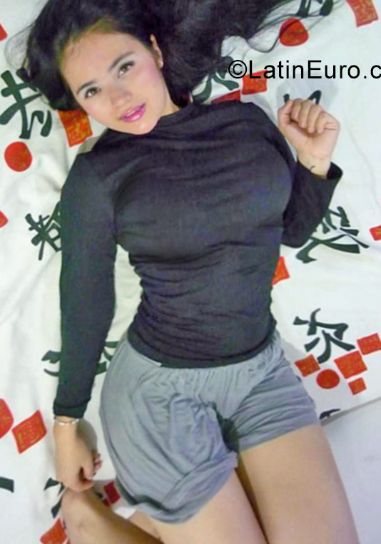 Date this beautiful Colombia girl Deisy from medellin CO19029