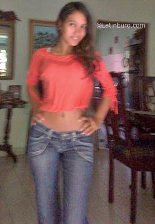 Date this hard body Dominican Republic girl Clara from Santo Domingo DO26090