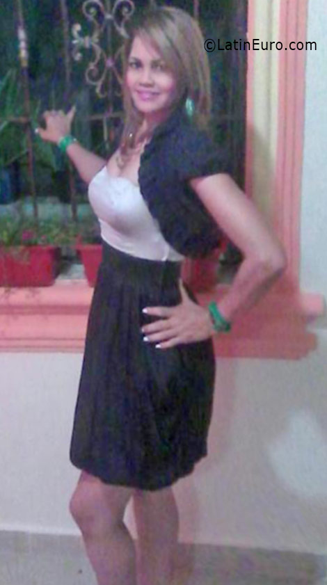 Date this tall Dominican Republic girl Virginia from Santo Domingo DO26337