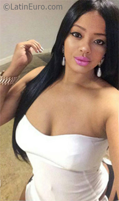Date this good-looking Dominican Republic girl Mariposa from Santo Domingo DO26109