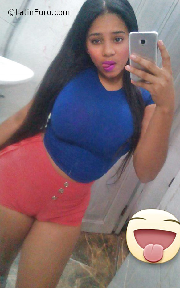 Date this nice looking Dominican Republic girl Linda from Santo Domingo DO26127