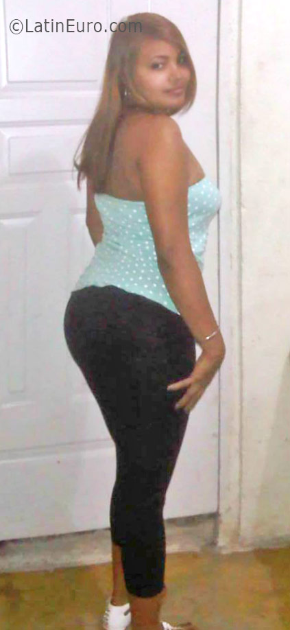Date this good-looking Dominican Republic girl Paola from Santo Domingo DO26141