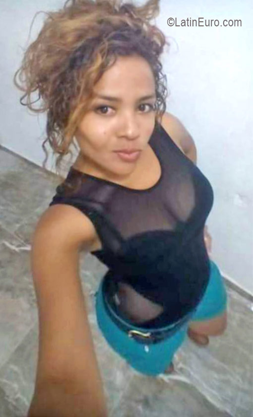 Date this sensual Colombia girl Maricel from Barranquilla CO19111