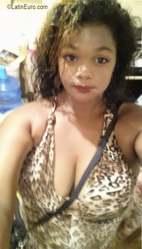 Date this pretty Dominican Republic girl Yani from Santo Domingo DO26211