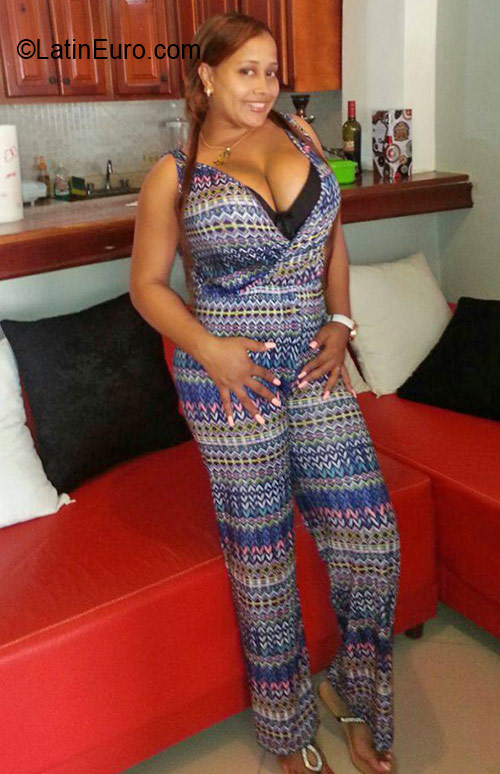 Date this gorgeous Dominican Republic girl Carmen from Santo Domingo DO26221