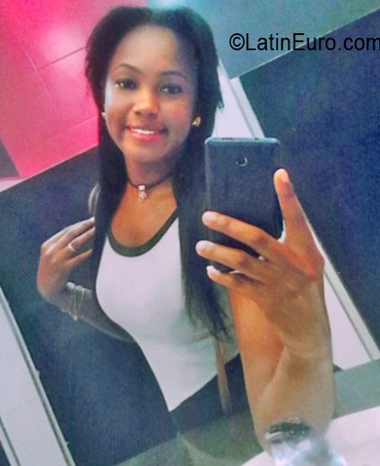 Date this good-looking Dominican Republic girl Franchesca from La Romana DO26483
