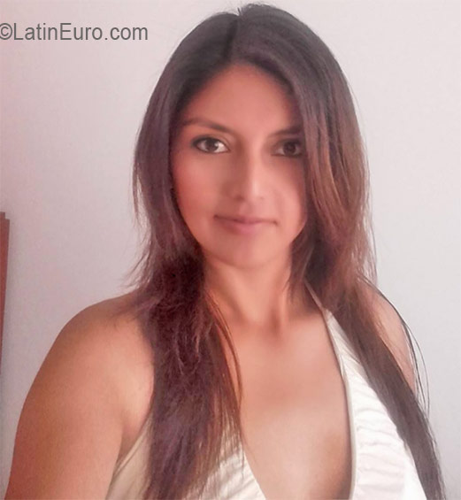 Date this nice looking Colombia girl Andrea from Bogota CO19436